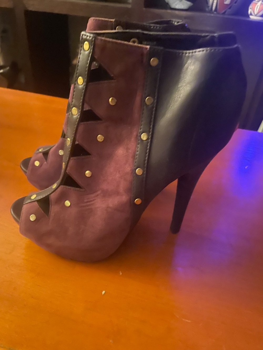 Heels - Picture 2 of 3